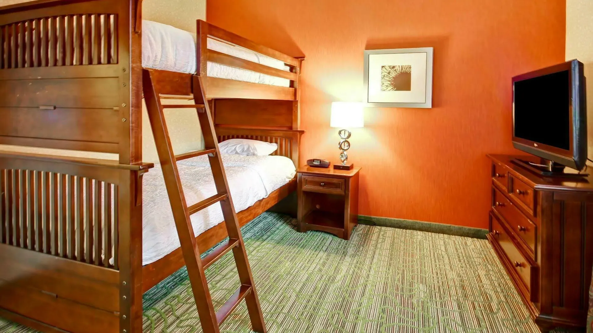 Hampton Inn & Suites Denver-Downtown 3*, Denver