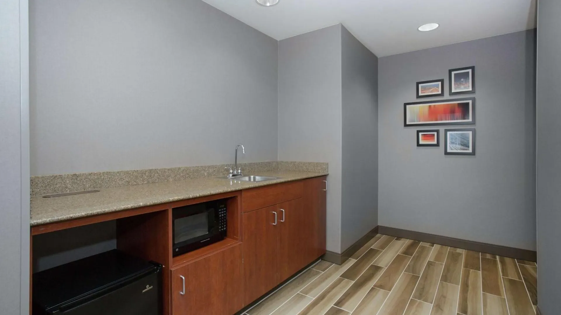 Hampton Inn & Suites Denver-Downtown Hotel