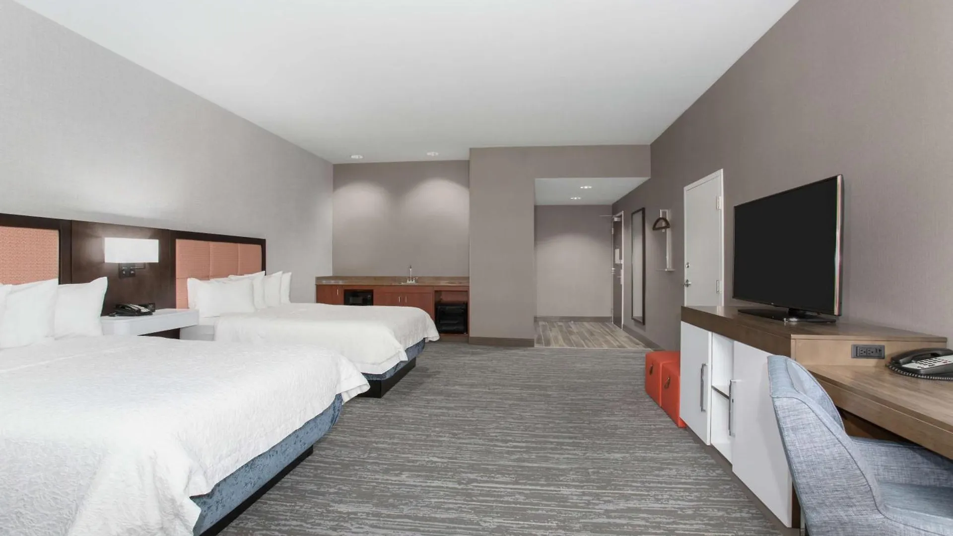 Hampton Inn & Suites Denver-Downtown 3*, Denver